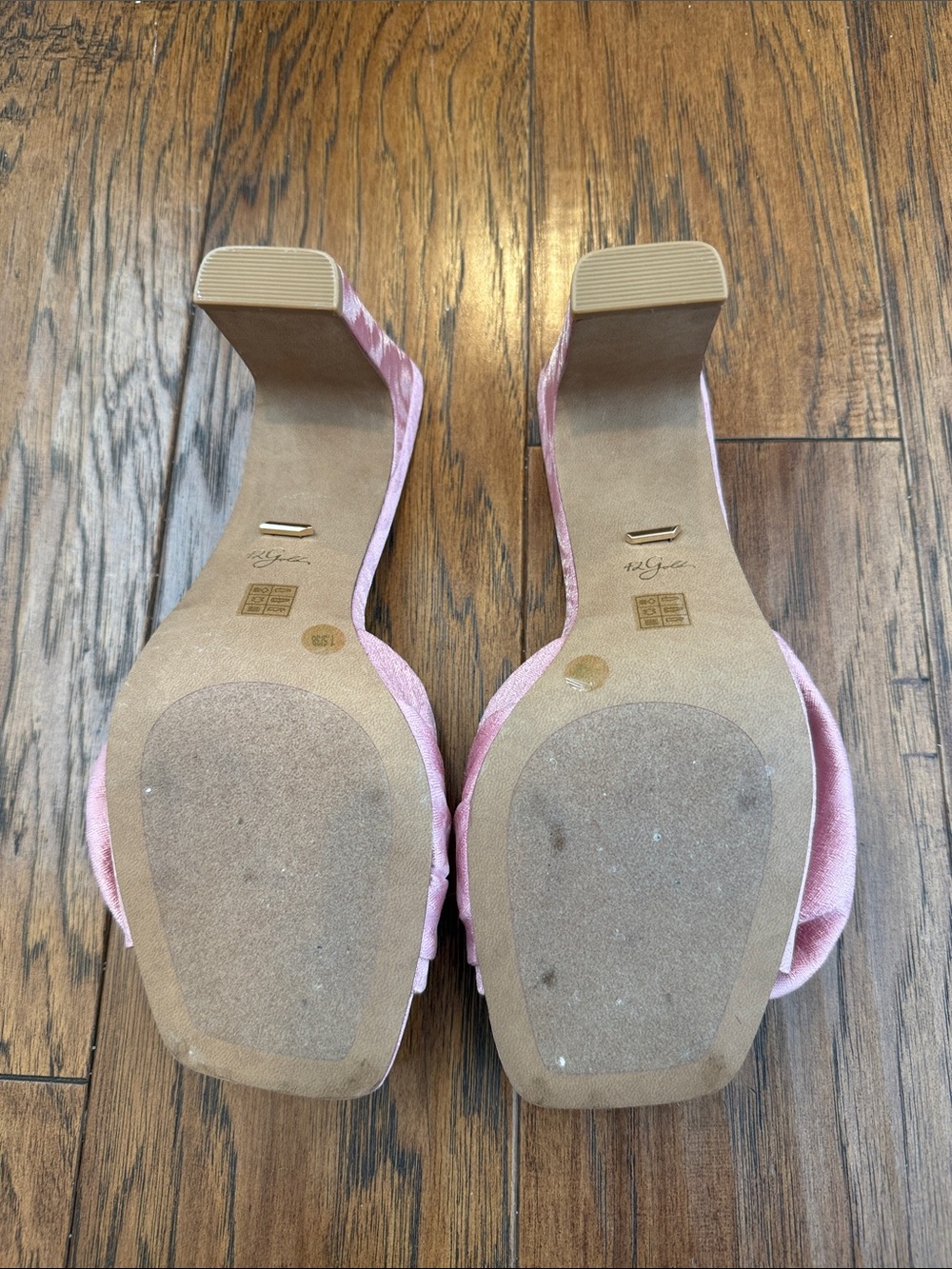 42 GOLD Pastel Pink Knotted Bow Slide Heels, 7.5 - Picture 5 of 5